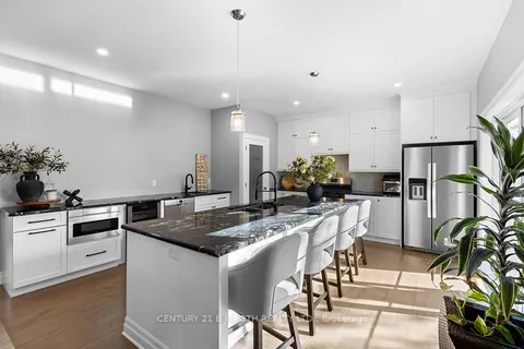 1076 7th Avenue, ON N4N 2K1