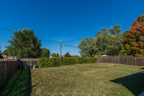 6 Kerr Crescent, ON K8V 2W3