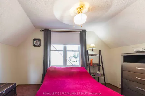 6 Kerr Crescent, ON K8V 2W3