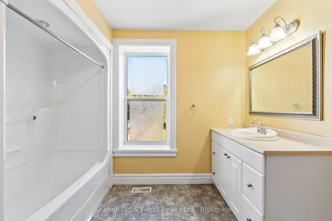 439 Main Street, ON N4W 1A7