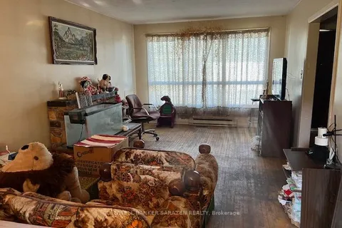 1274 Woodroffe Avenue, ON K2C 2T6