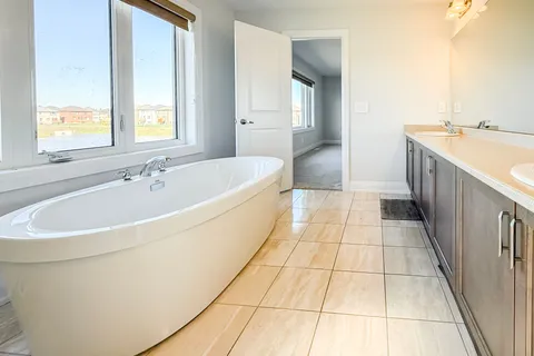 31 O'neill Street, ON K9V 6C2