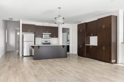 32 Erie Court, ON K7N 0E3