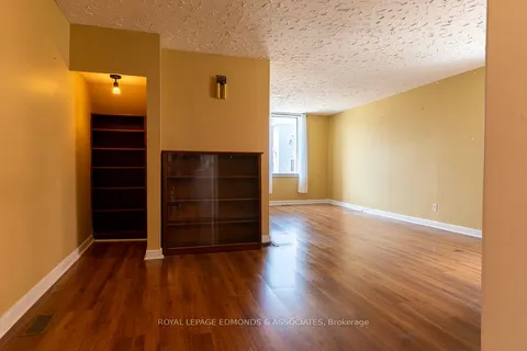 303 Murray Street, ON K8A 4P1