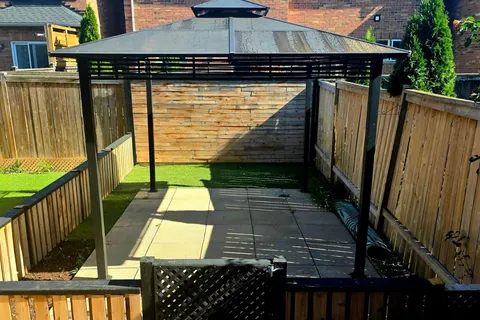 8 Lockport Way, ON L8E 0B1