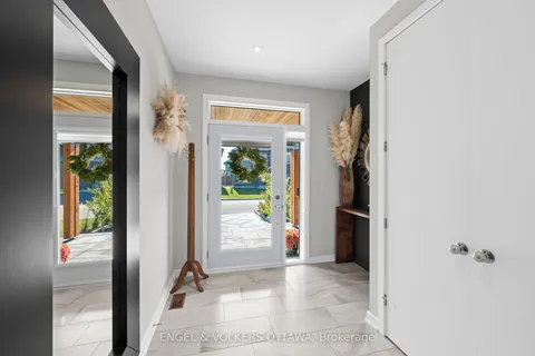 933 Islington Way, ON K1T 0T7