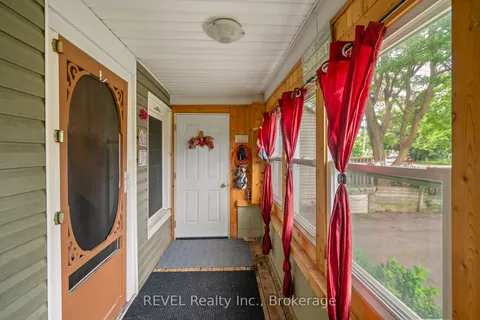 70 York Street, ON L2R 6C7