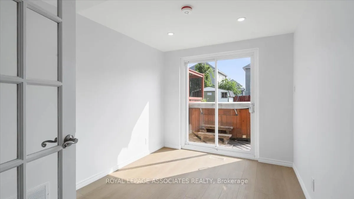 27 Janlyn Crescent, ON K8N 1L1