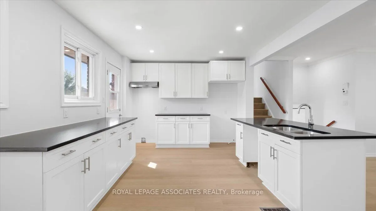 27 Janlyn Crescent, ON K8N 1L1