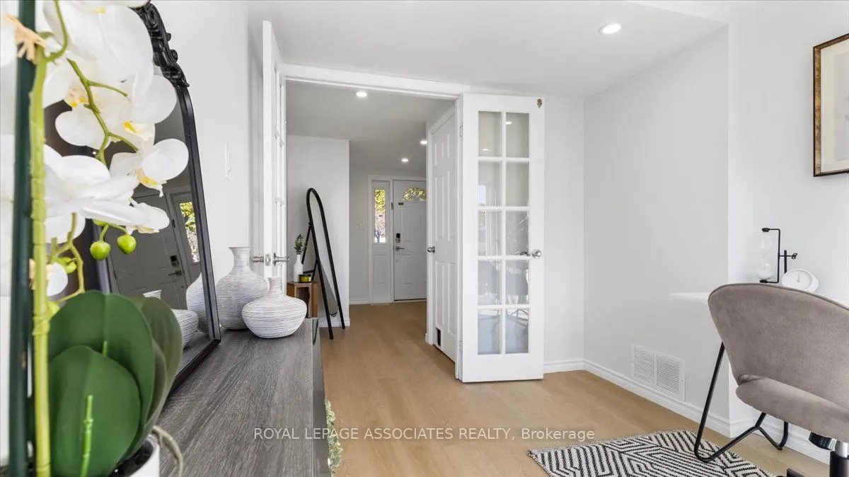 27 Janlyn Crescent, ON K8N 1L1