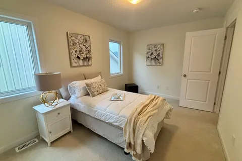 19 OAKMONT Drive, ON K0H 1G0