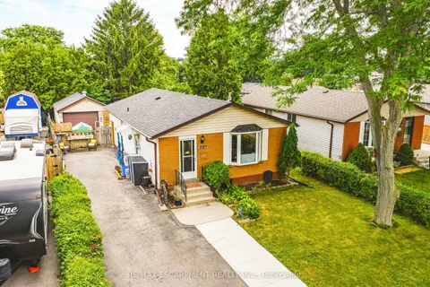 44 BILLINGTON Crescent, ON L8T 4R1