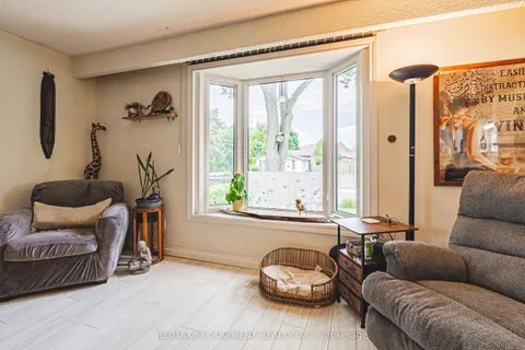 44 BILLINGTON Crescent, ON L8T 4R1