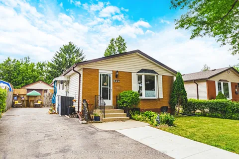 44 BILLINGTON Crescent, ON L8T 4R1