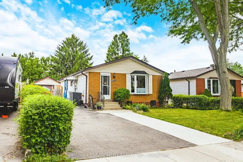 44 BILLINGTON Crescent, ON L8T 4R1