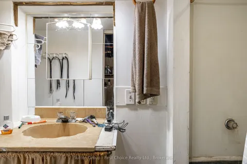 141 Perth Street, ON N5A 3Y1