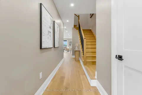 6204 Curlin Crescent, ON L2H 0B8