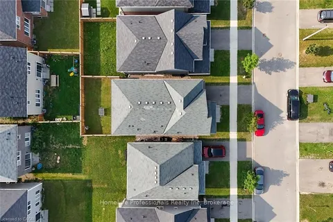 11 Honey Comb Trail, ON L3B 0G8