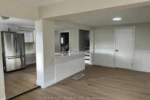 12 Montgomery Street, ON N8H 1Z9