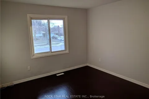 34 PRESTON Place, ON L3C 3K3