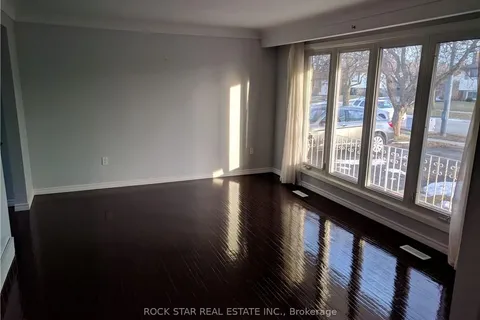 34 PRESTON Place, ON L3C 3K3