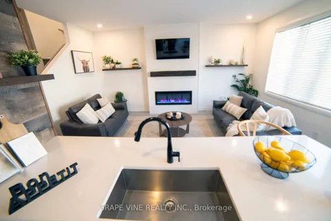 2057 Caltra Crescent, ON K2J 6V4