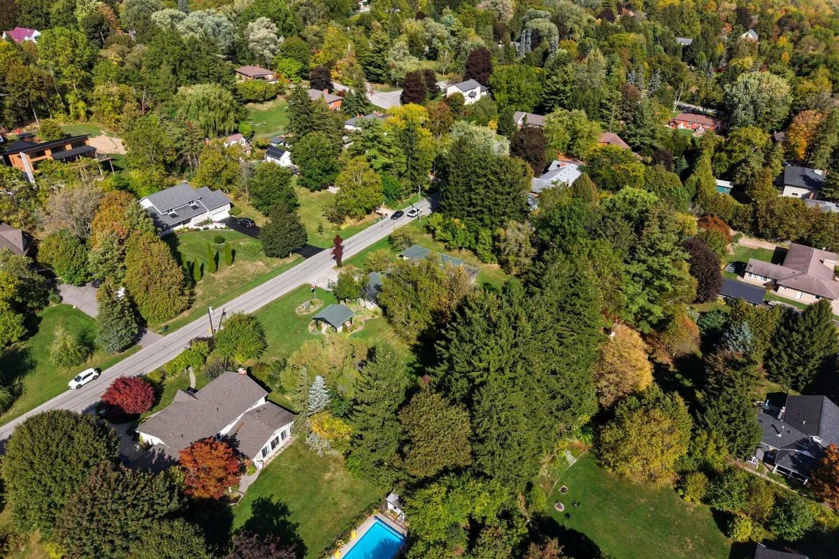 136 HILLCREST Avenue, ON L9H 4X8