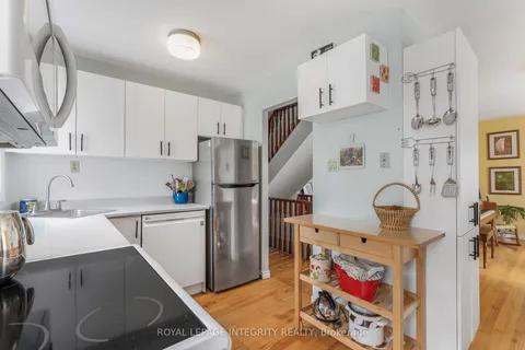 841 Merivale Road, ON K1Z 5Z7