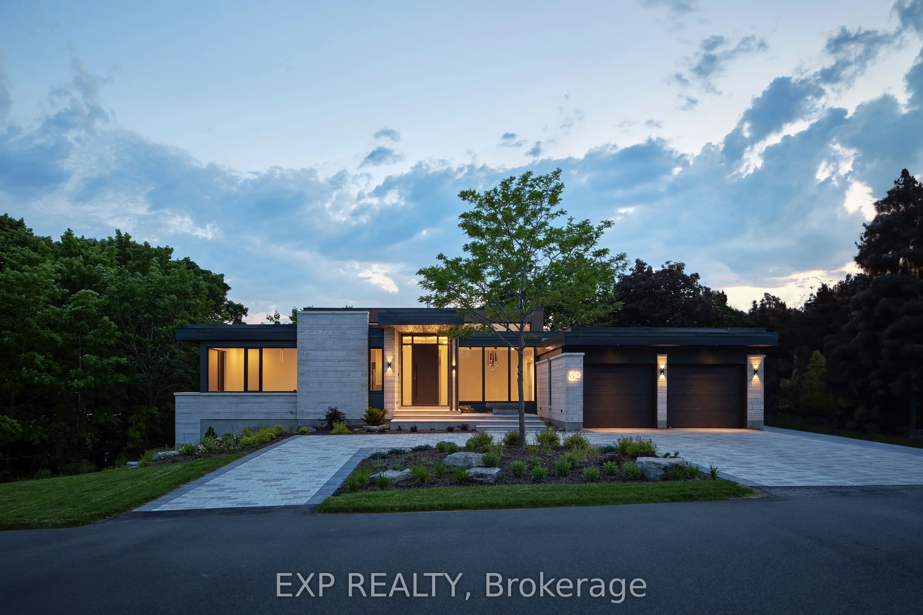 32 CLOVELLY Road, ON K1J 6M2