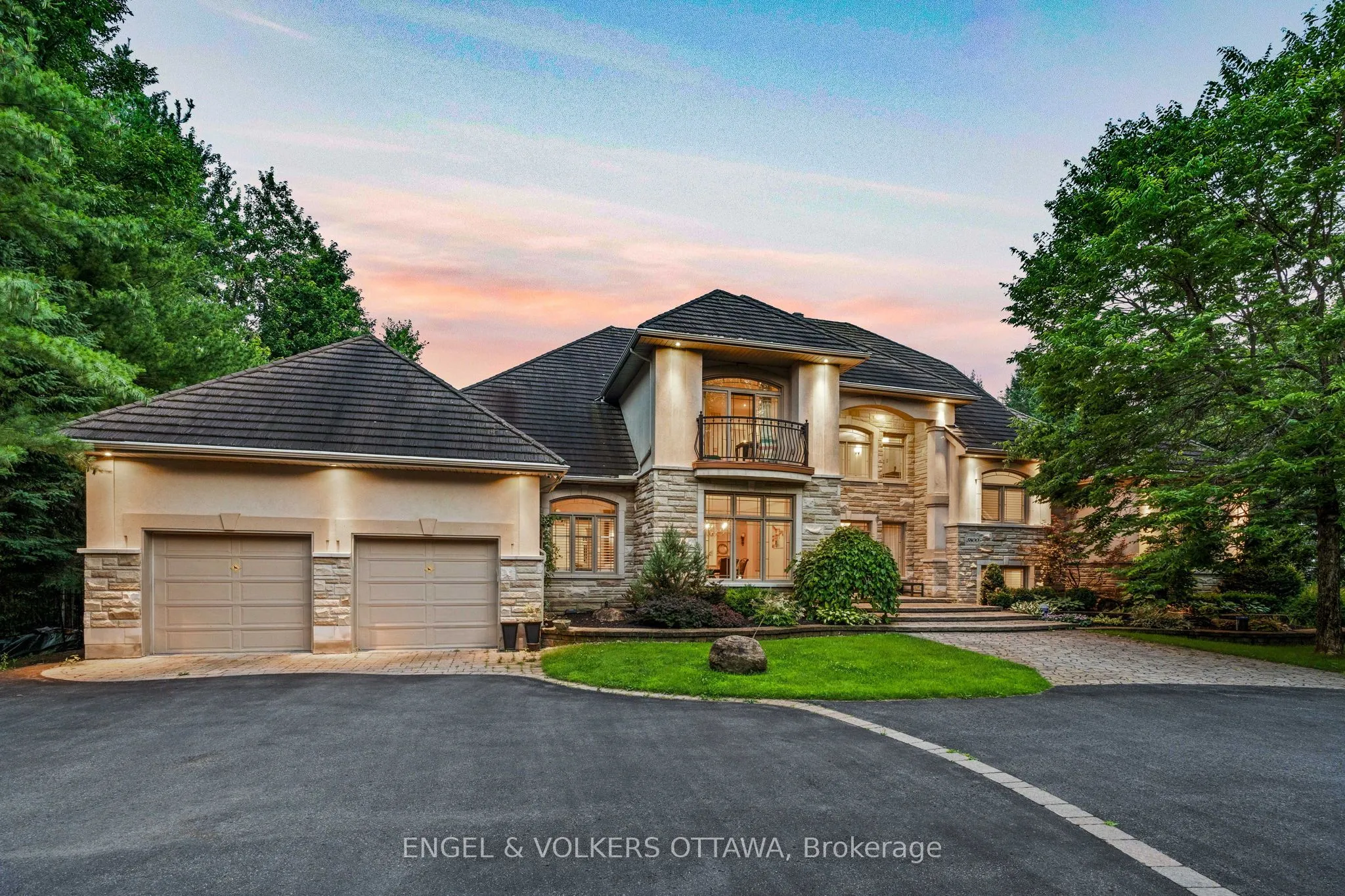 5800 Queenscourt Crescent, ON K4M 1K3