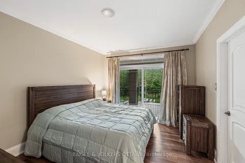 5800 Queenscourt Crescent, ON K4M 1K3