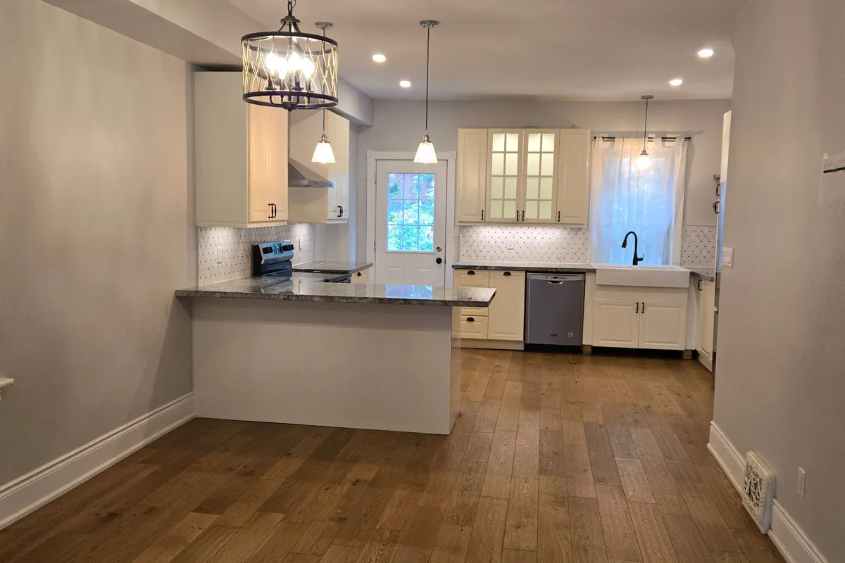 22 Burlington Street, ON L8L 4G2