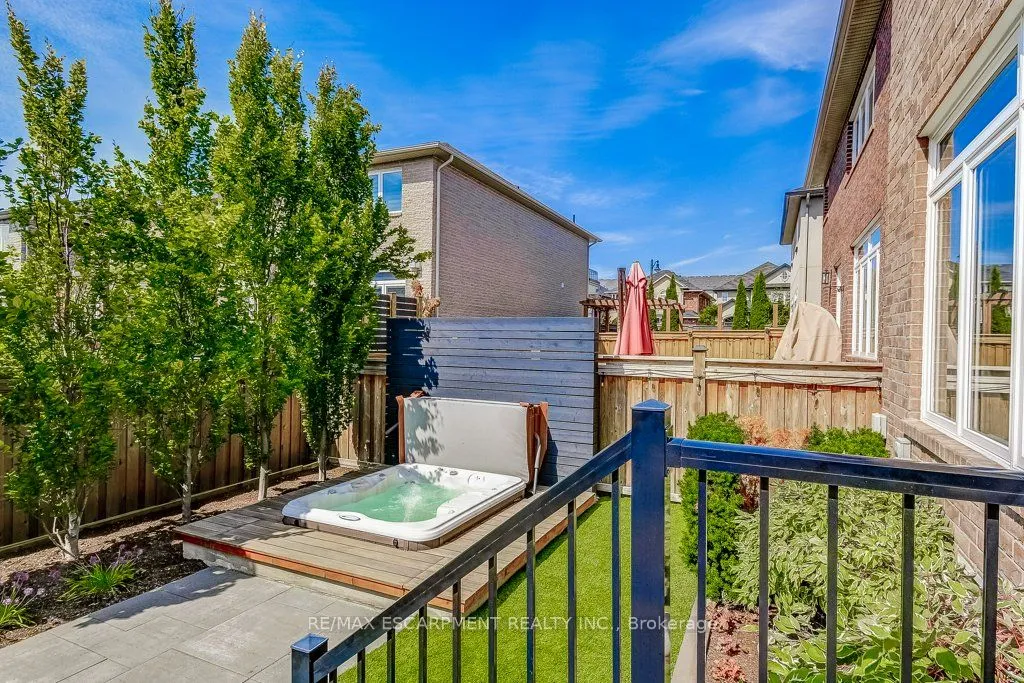 195 Painter Terrace, ON L8B 0V6