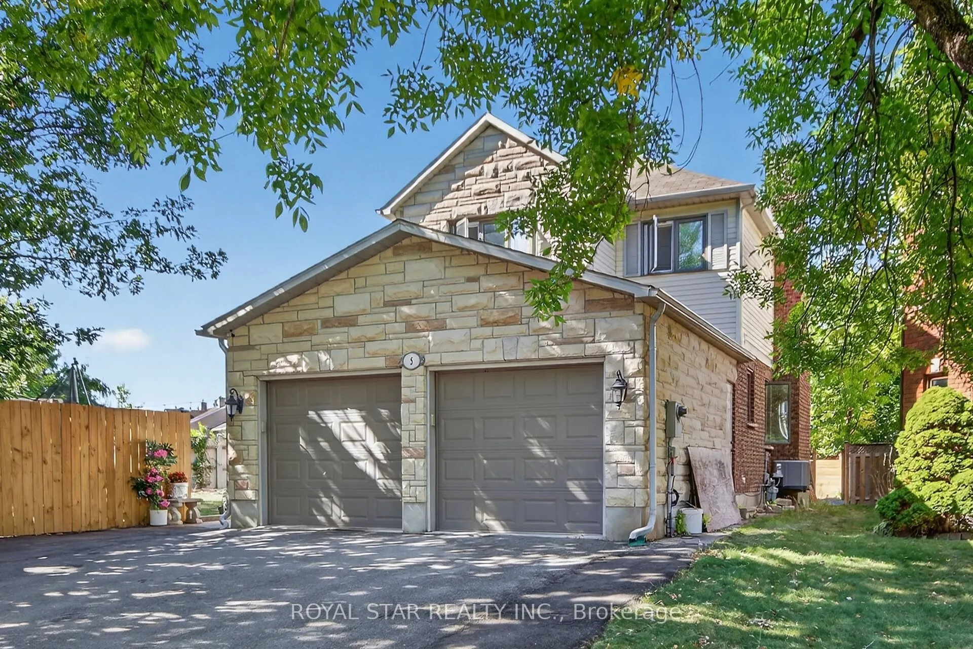 5 Southland Crescent, ON K1G 5E5