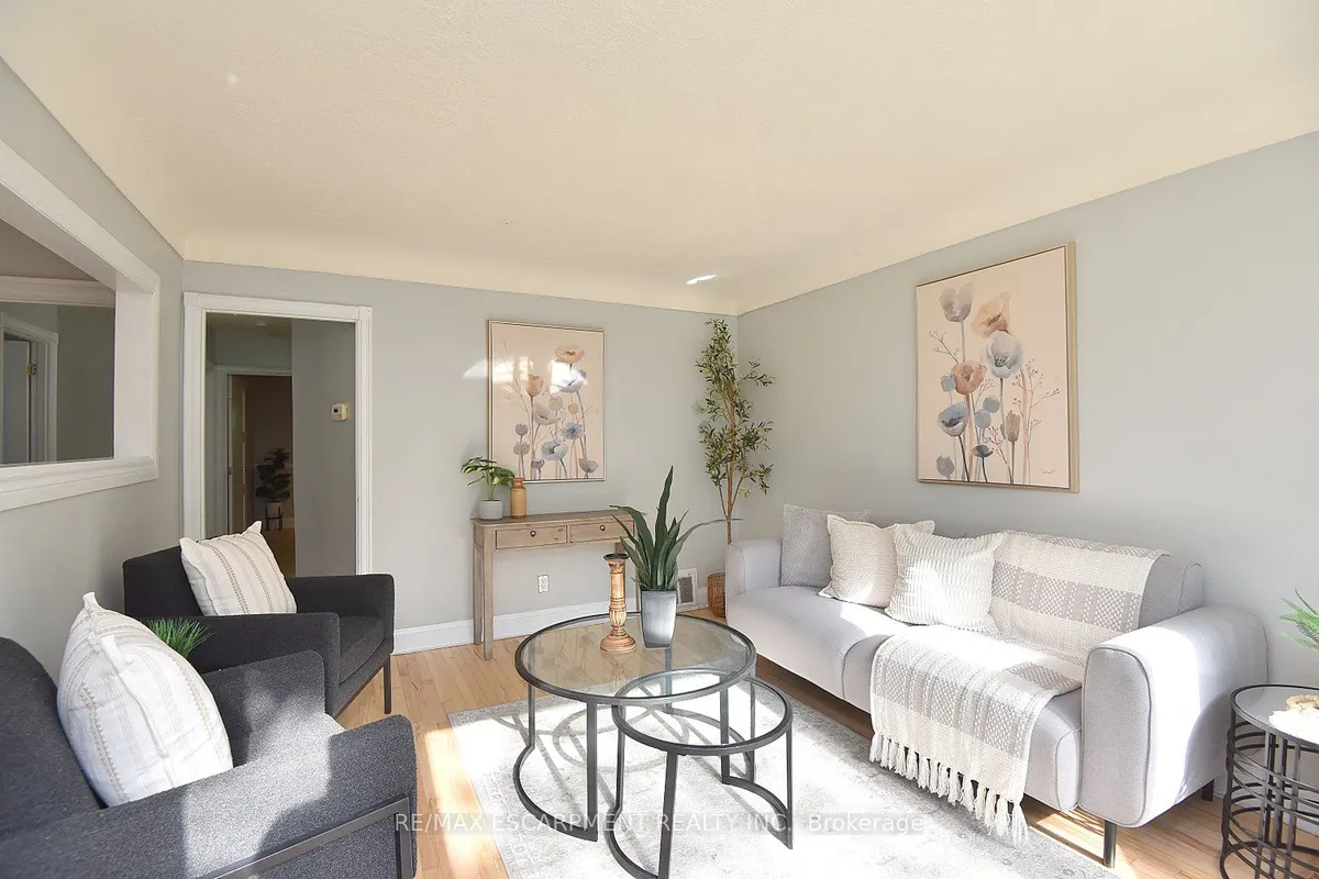 82 East 38th Street, ON L8V 4E5