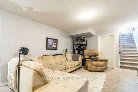 33 Chinook Street, ON K8P 0C6