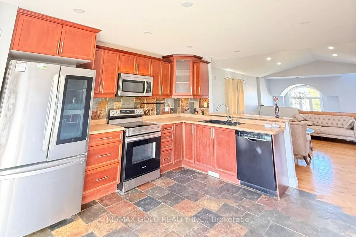 4640 Helsinki Crescent, ON N9G 3G2