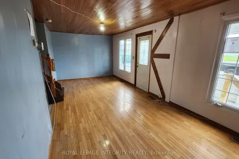 360 Ninth Street, ON K6J 3A7