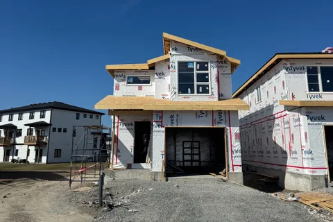 230 Dr Richard James Crescent, ON K7N 0E5