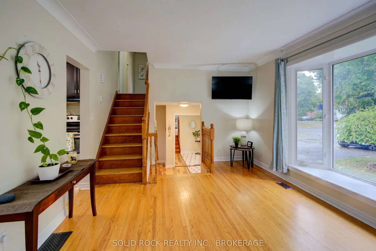 82 Queen Mary Road, ON K7M 2A5