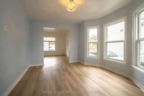 4900 St Clair Avenue, ON L2E 3T6