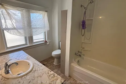 463 East Main Street, ON L3B 3X7