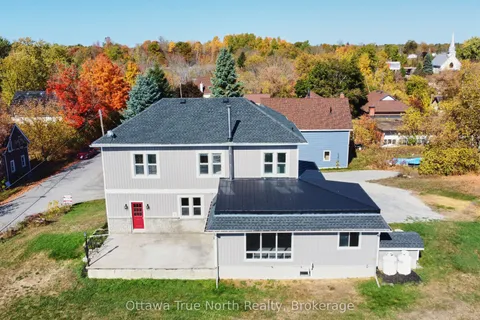 16 Mowat Street, ON K0J 1H0