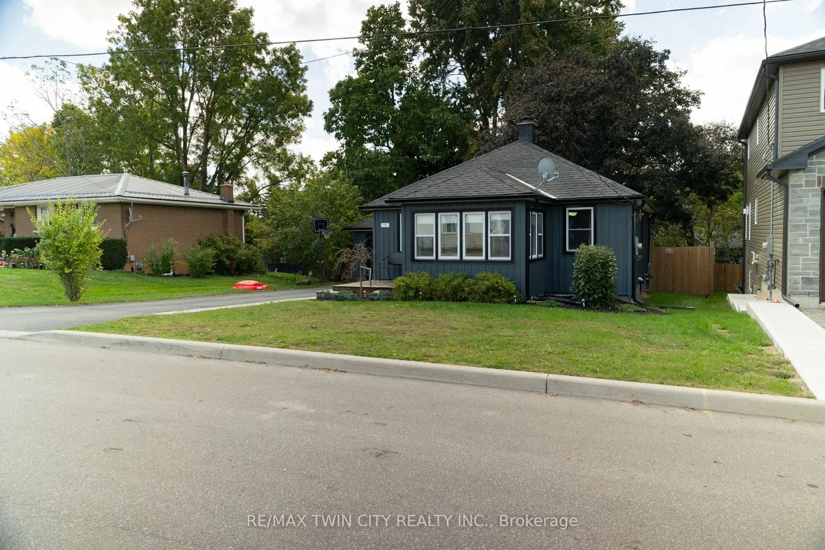 92 SOVEREIGN Street, ON N0E 1Y0