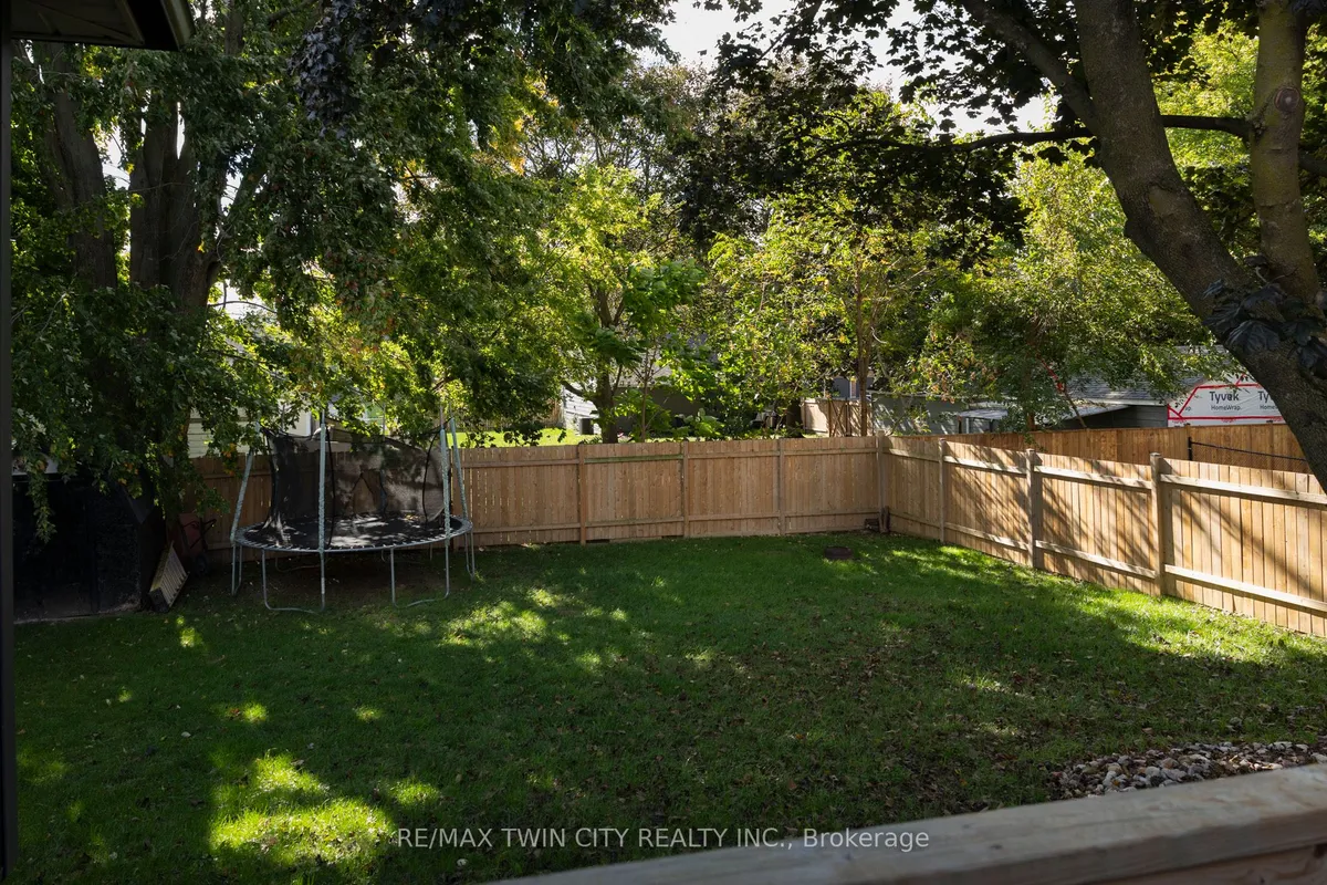 92 SOVEREIGN Street, ON N0E 1Y0