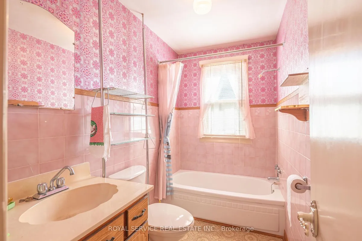 68 Young Street, ON L1A 1M6