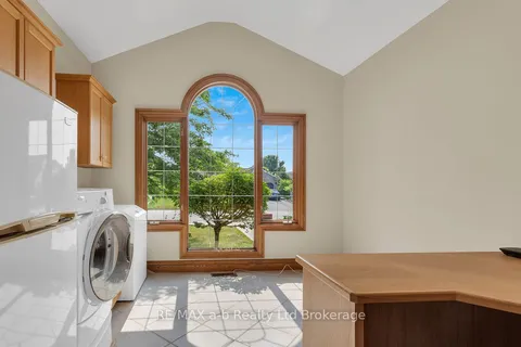 21 Windemere Avenue, ON N4G 5M8