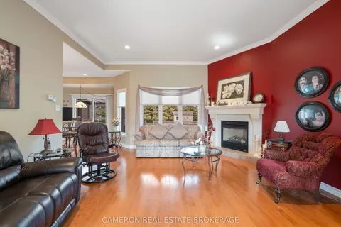 18105 Farlinger Drive, ON K6H 5R5