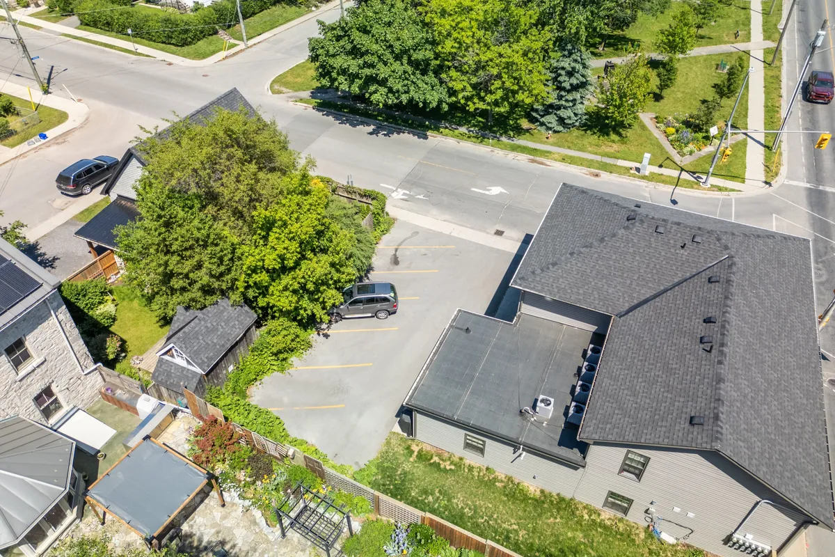 120 Yonge Street, ON K7M 1E0