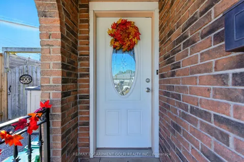 16 Dodds Court, ON L2A 5Z2